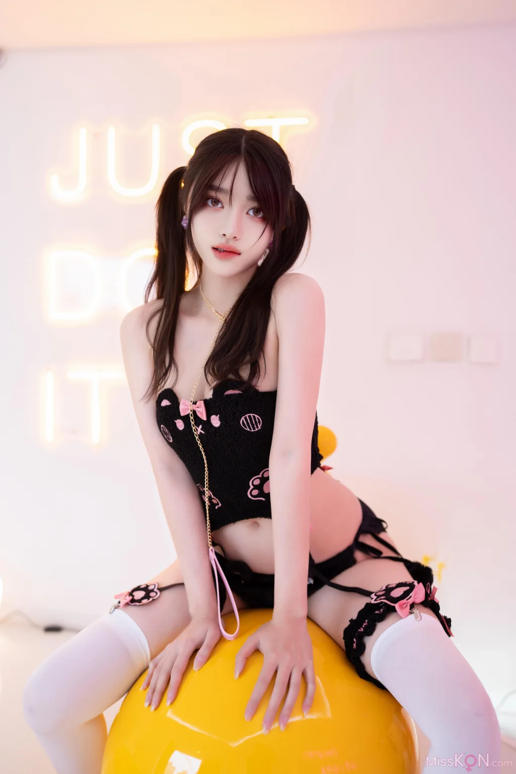 [XR Uncensored] 白露lulu: R18 秀人网模特 情趣白丝童真套装 (84 photos + 3 videos)
