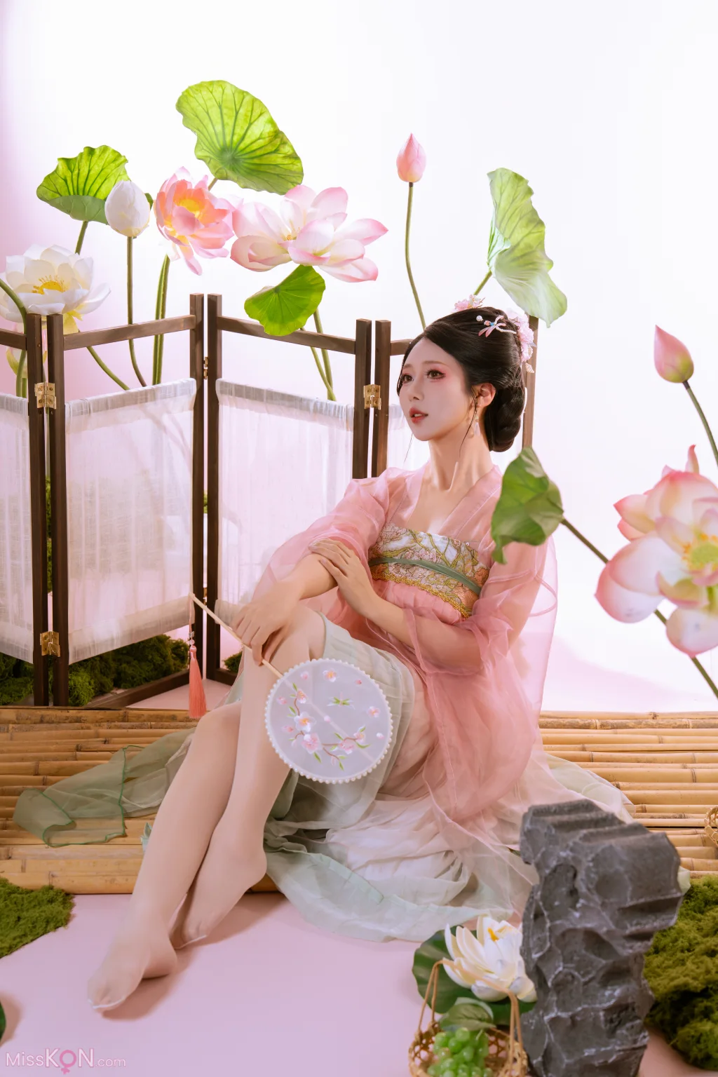 Coser@云溪溪 (Yunx1x1) & 奶桃桃: 采莲 (90 photos)
