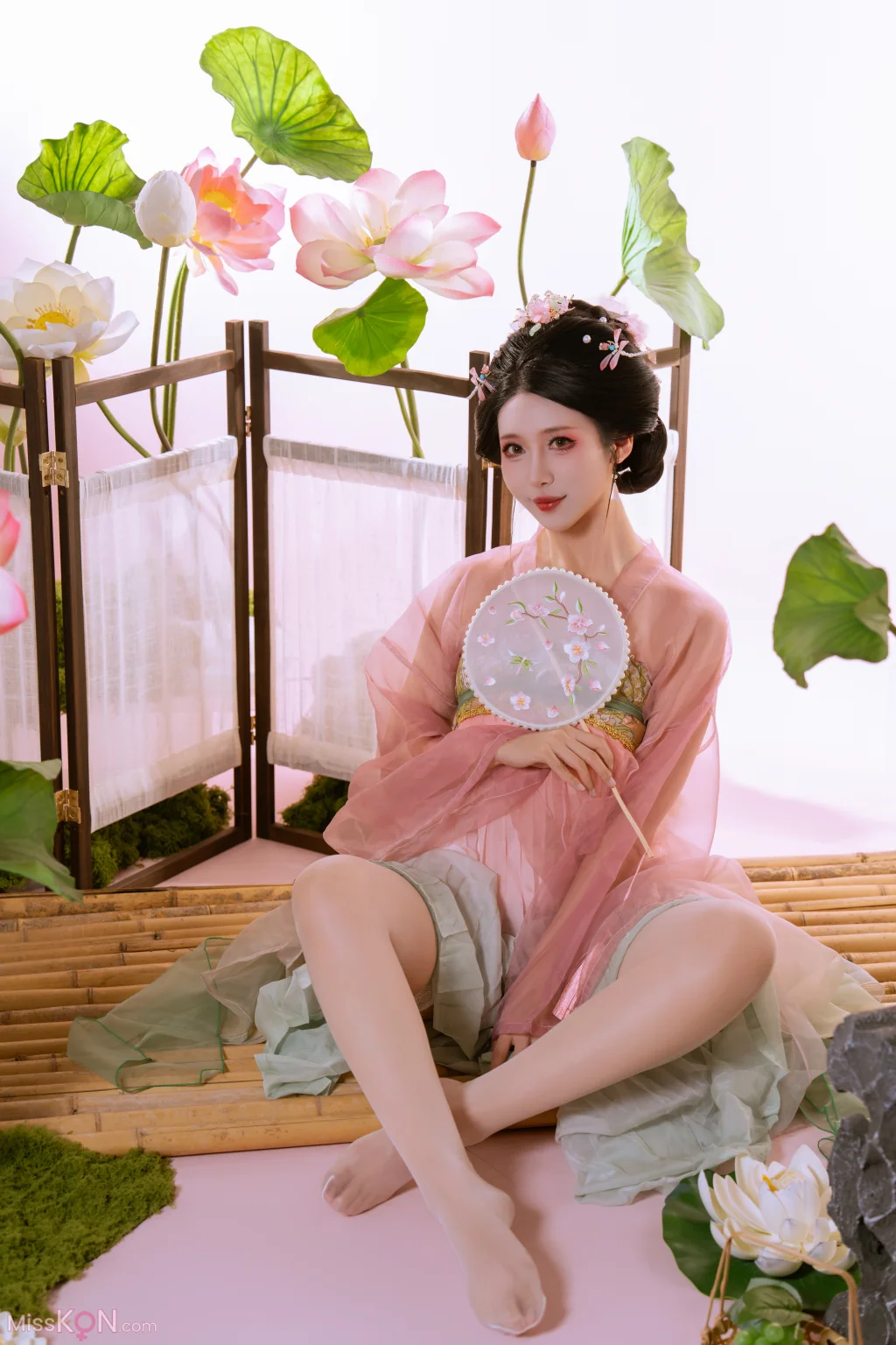 Coser@云溪溪 (Yunx1x1) & 奶桃桃: 采莲 (90 photos)