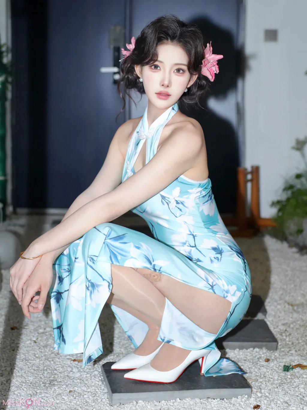 [XR Uncensored] 梨霜儿: R18 秀人网模特 性感旗袍肉丝 (118 photos) – Page 5