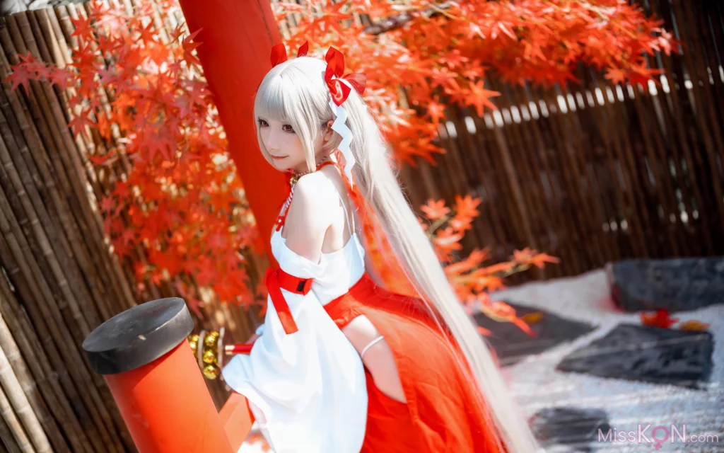 Coser@是三不是世w: 碧蓝航线 可畏 巫女 (21 photos)