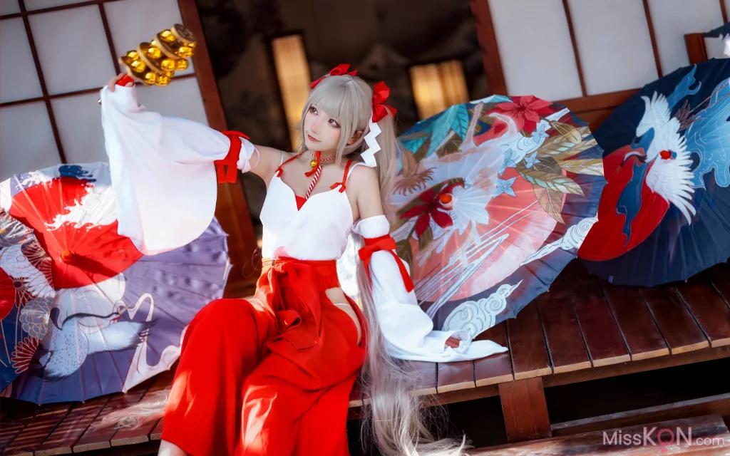 Coser@是三不是世w: 碧蓝航线 可畏 巫女 (21 photos)