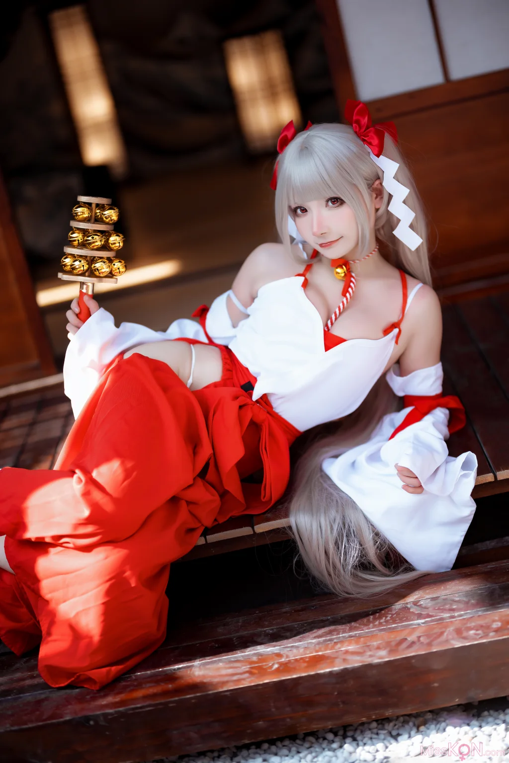 Coser@是三不是世w: 碧蓝航线 可畏 巫女 (21 photos)