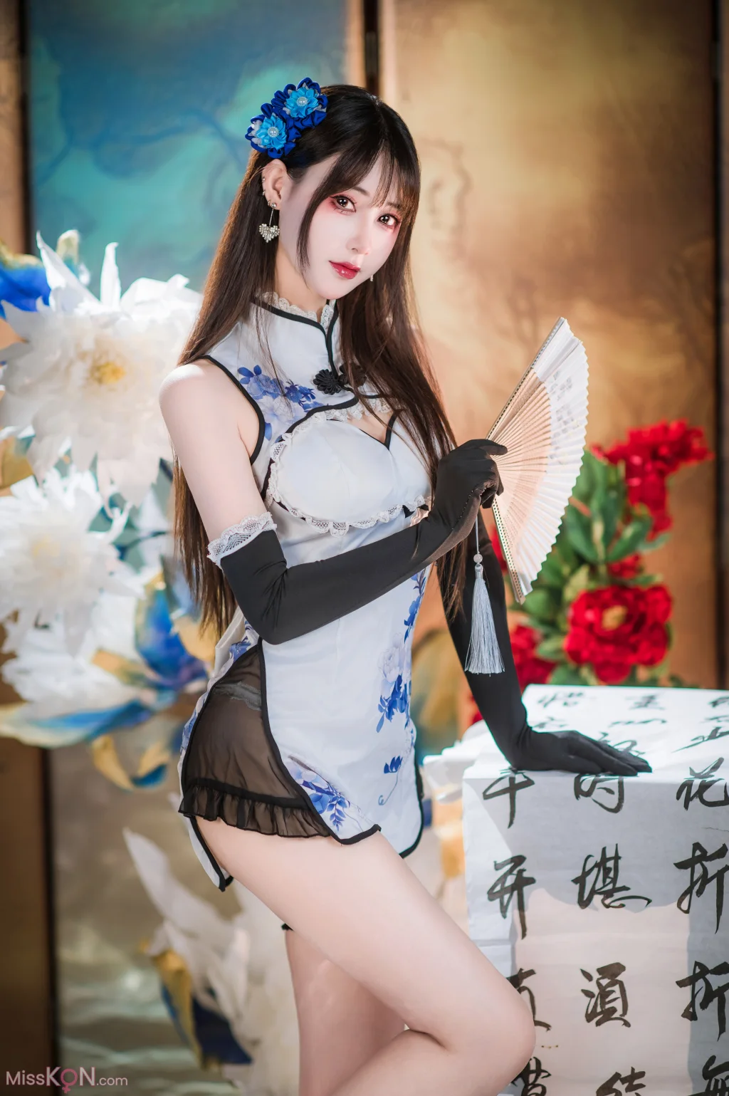Coser@羽生三未: 艳娘幻梦谭 瓶儿 青花瓷旗袍 (25 photos)