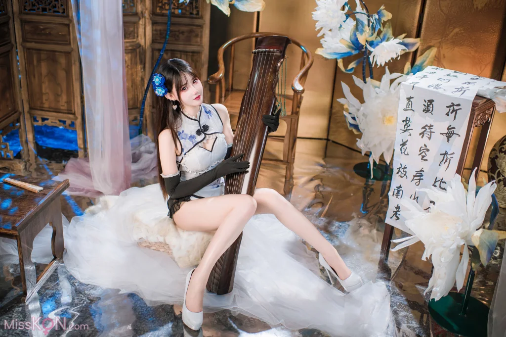 Coser@羽生三未: 艳娘幻梦谭 瓶儿 青花瓷旗袍 (25 photos)