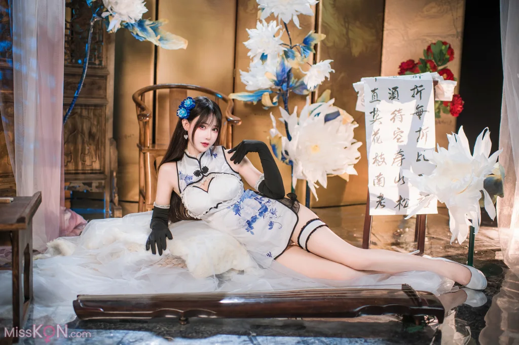 Coser@羽生三未: 艳娘幻梦谭 瓶儿 青花瓷旗袍 (25 photos)