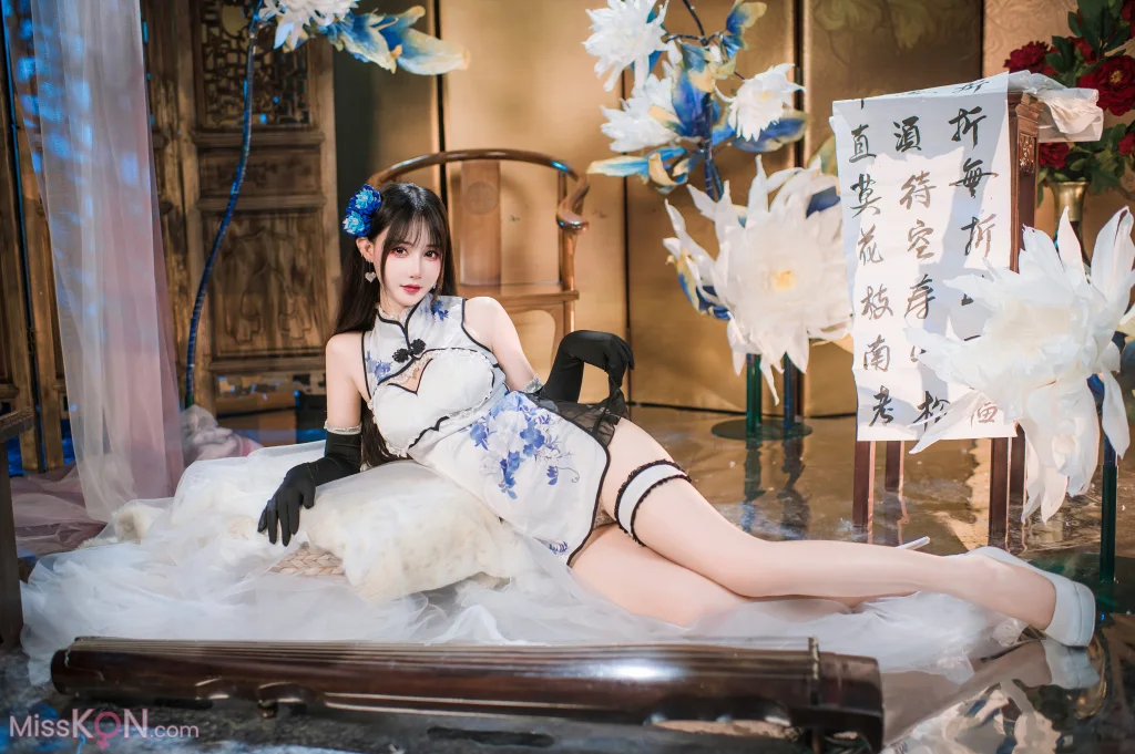 Coser@羽生三未: 艳娘幻梦谭 瓶儿 青花瓷旗袍 (25 photos)