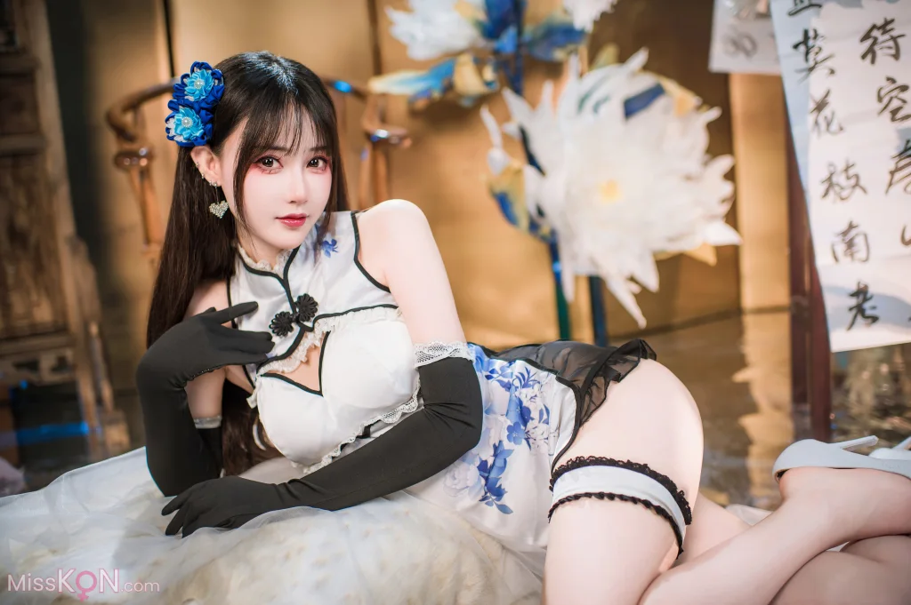 Coser@羽生三未: 艳娘幻梦谭 瓶儿 青花瓷旗袍 (25 photos)
