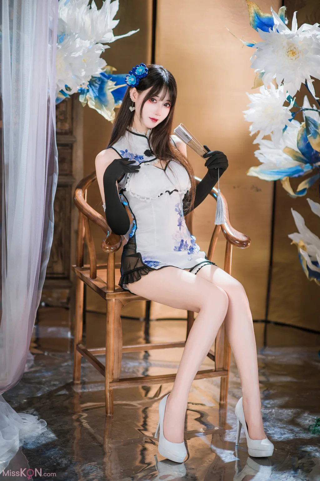 Coser@羽生三未: 艳娘幻梦谭 瓶儿 青花瓷旗袍 (25 photos)