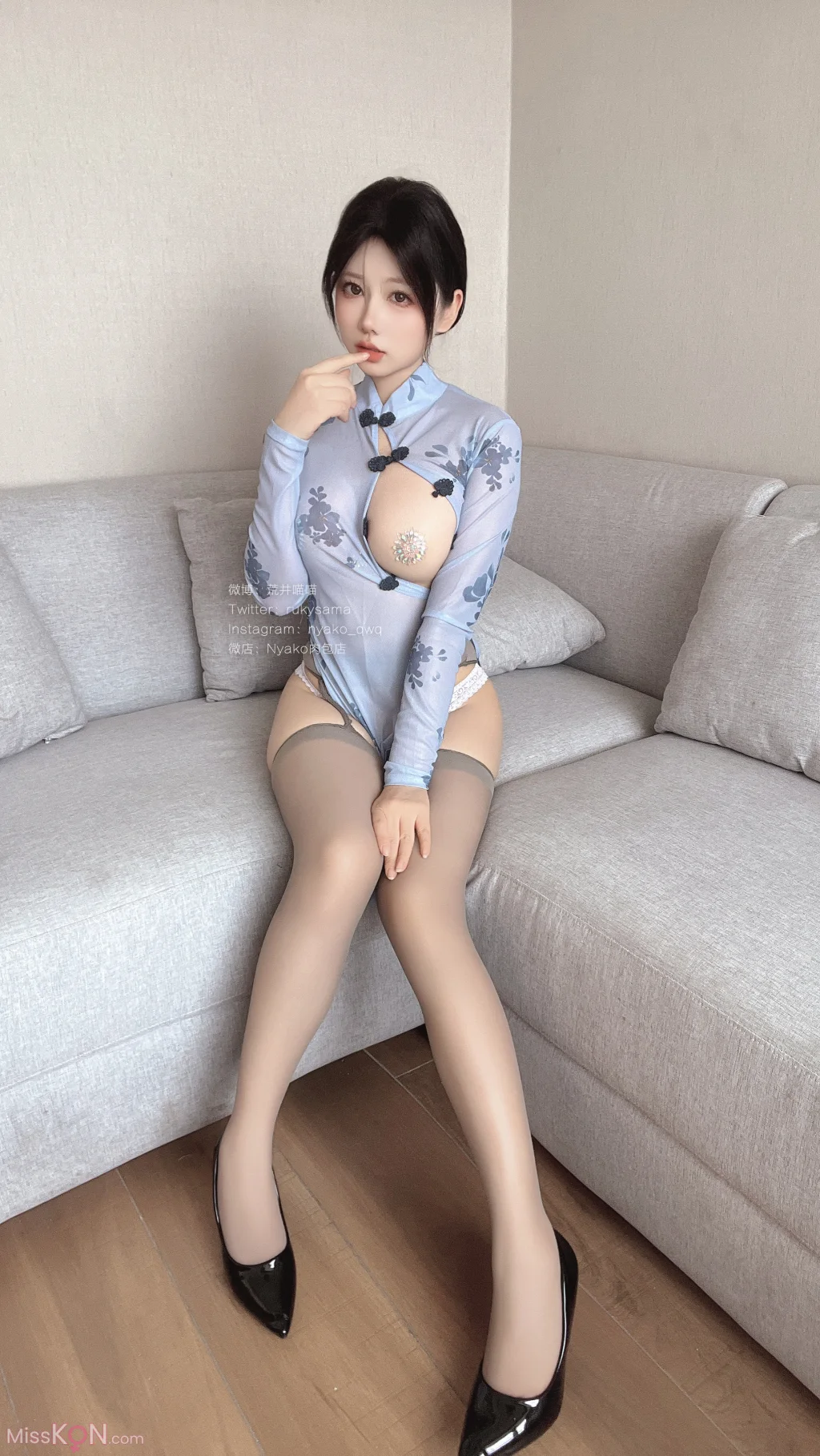 Coser@Nyako喵子: 自撮り31 灰丝旗袍 (55 photos + 1 video)