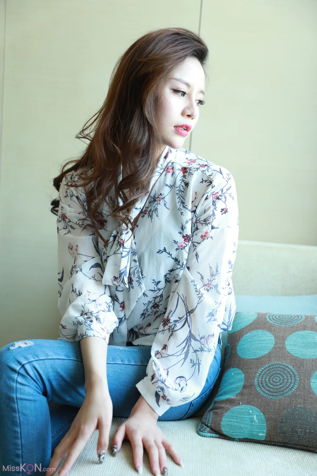 [Private Photoshoot] 戴薇: 气质御姐 全尺度超清私拍 (141 photos)