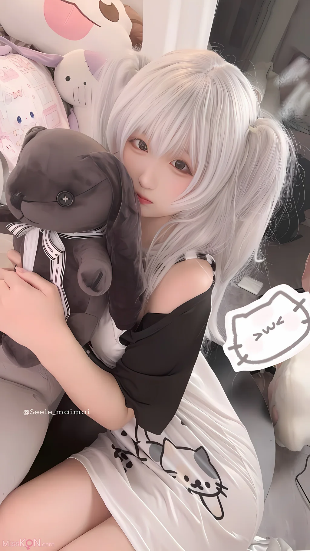 Coser@Seele麦麦: 白色双马尾 (16 photos)