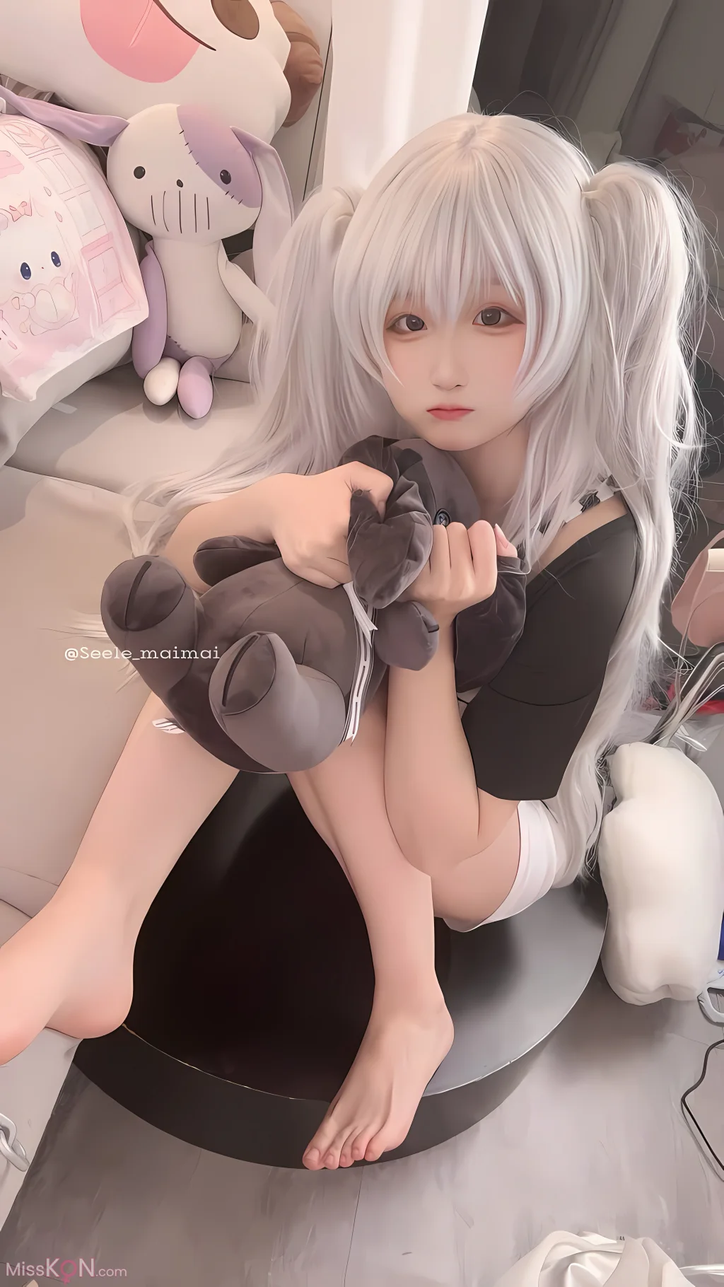 Coser@Seele麦麦: 白色双马尾 (16 photos)