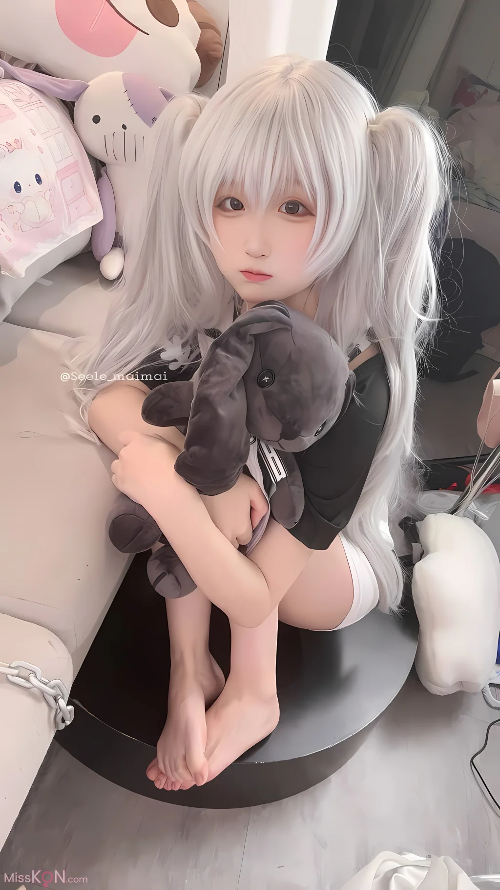 Coser@Seele麦麦: 白色双马尾 (16 photos)
