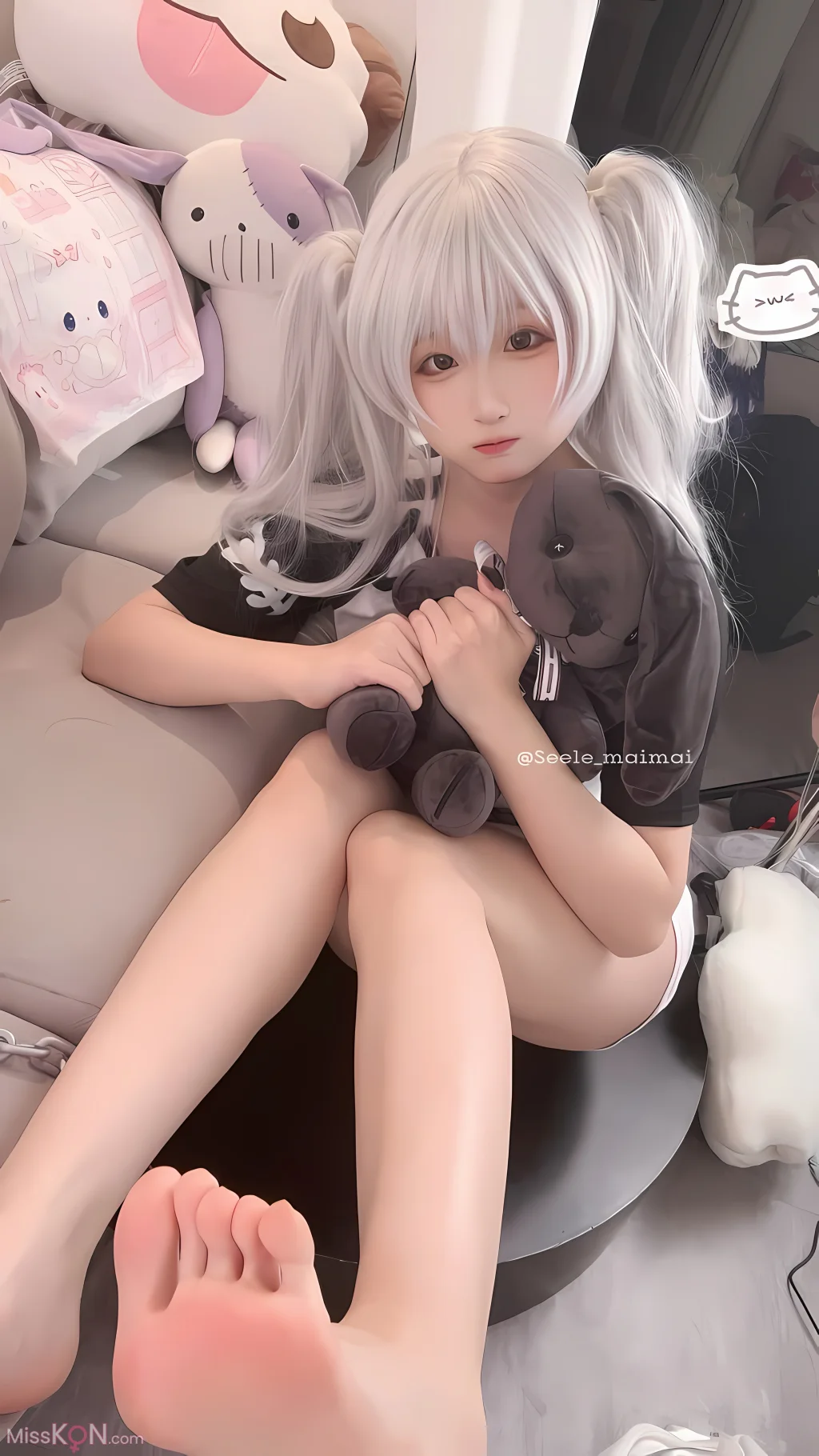 Coser@Seele麦麦: 白色双马尾 (16 photos)