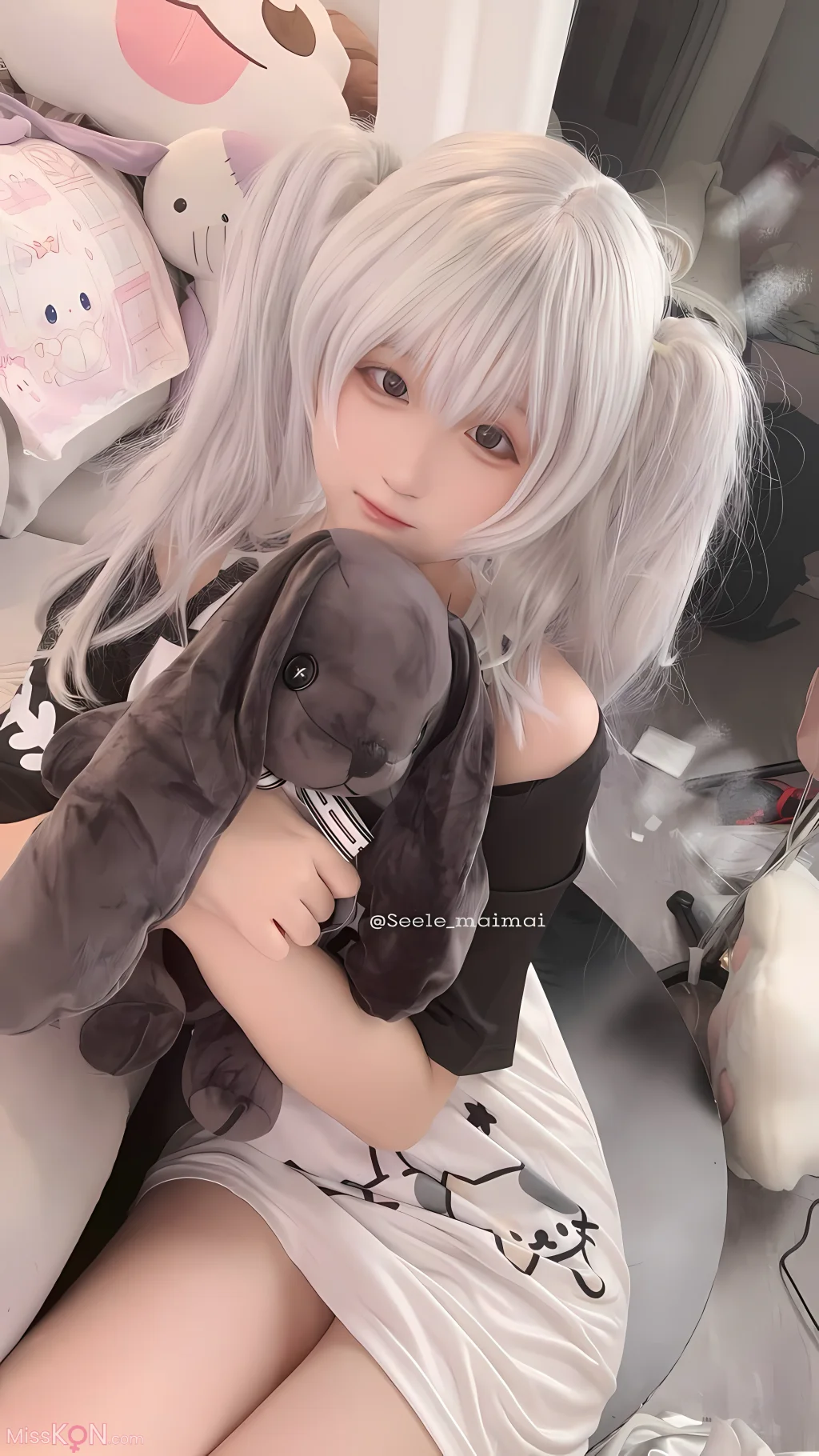 Coser@Seele麦麦: 白色双马尾 (16 photos)