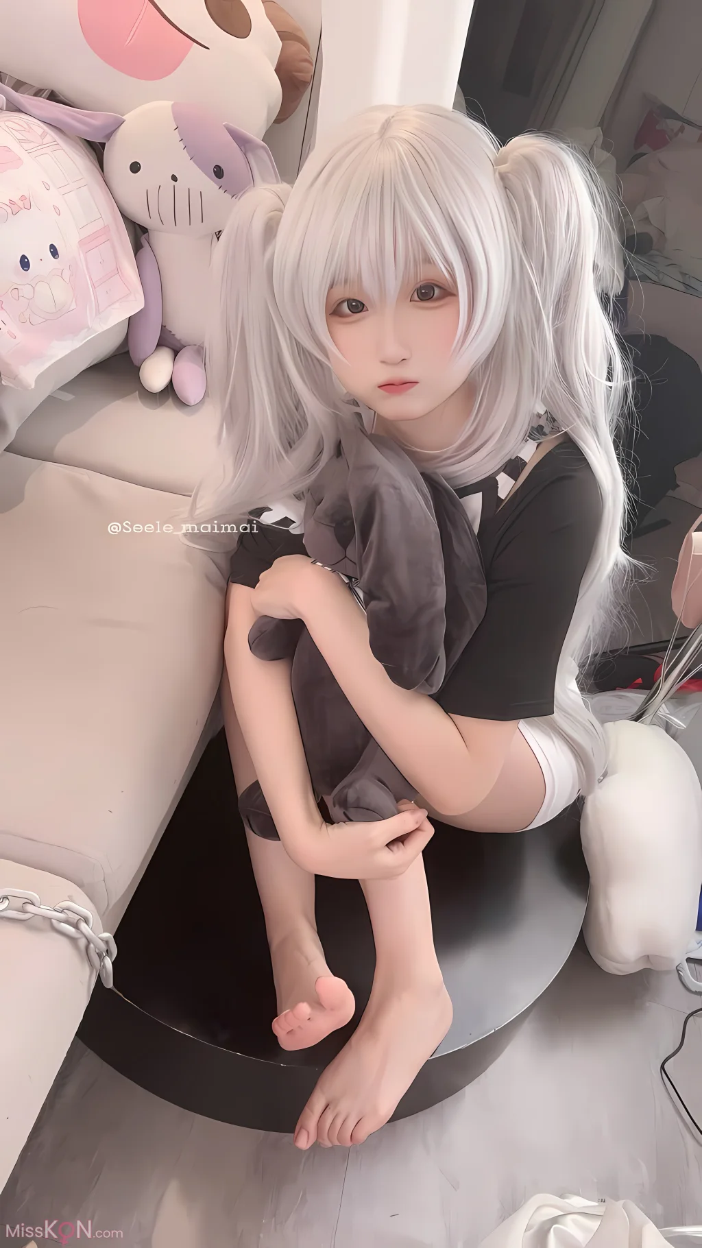 Coser@Seele麦麦: 白色双马尾 (16 photos)