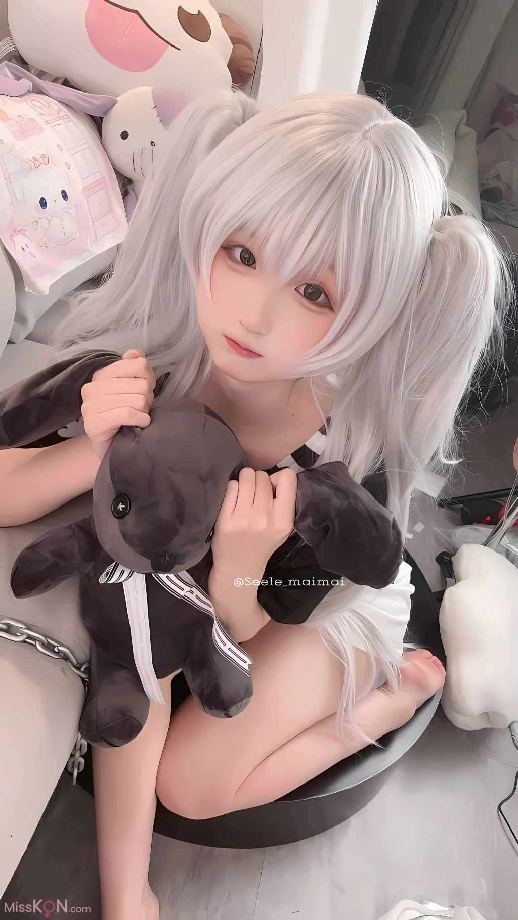 Coser@Seele麦麦: 白色双马尾 (16 photos)