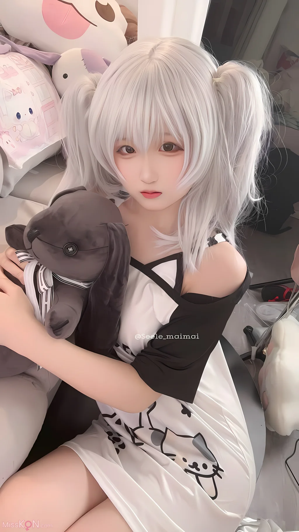 Coser@Seele麦麦: 白色双马尾 (16 photos)