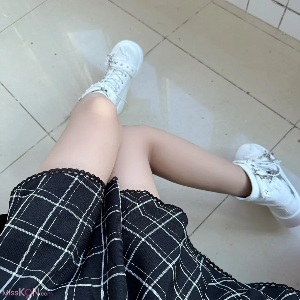 雪代巴: 清纯反差嫩妹 被金主爸爸调教 (105 photos + 24 videos)