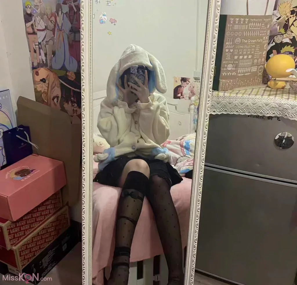 雪代巴: 清纯反差嫩妹 被金主爸爸调教 (105 photos + 24 videos)