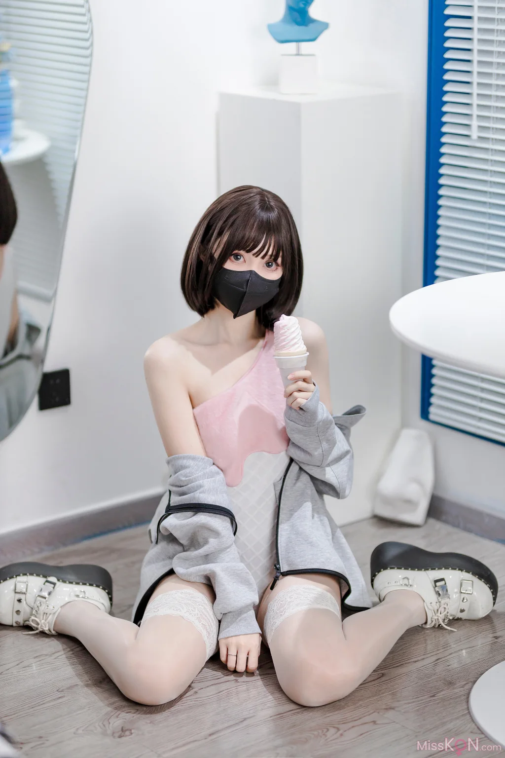 Coser@洛桑w伊梓: 甜筒 (40 photos) – Page 2