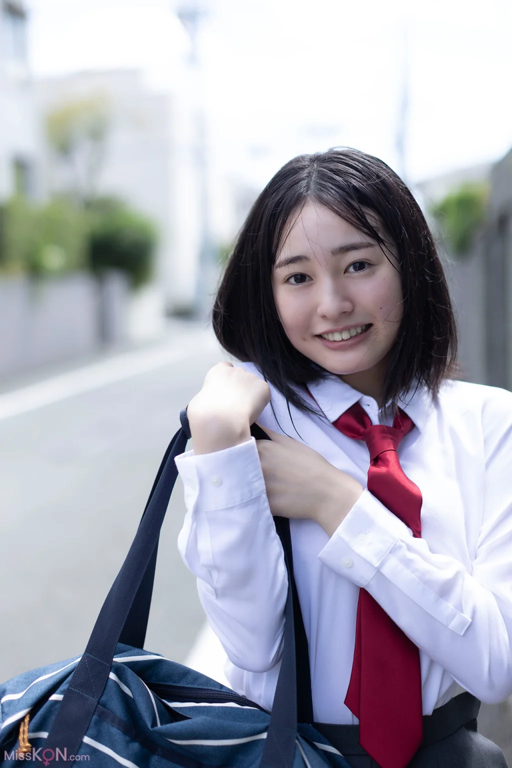 [JP] Miu Shirahama (白濱美兎): FLASHデジタル写真集 ちょっぴりオトナ (71 photos) – Page 3