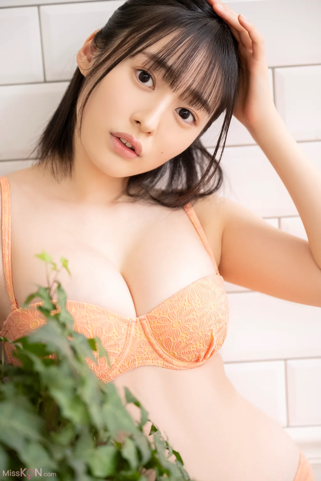 [JP] Miu Shirahama (白濱美兎): 漫画アクションデジタル写真集 「Pure White」 (49 photos) – Page 2