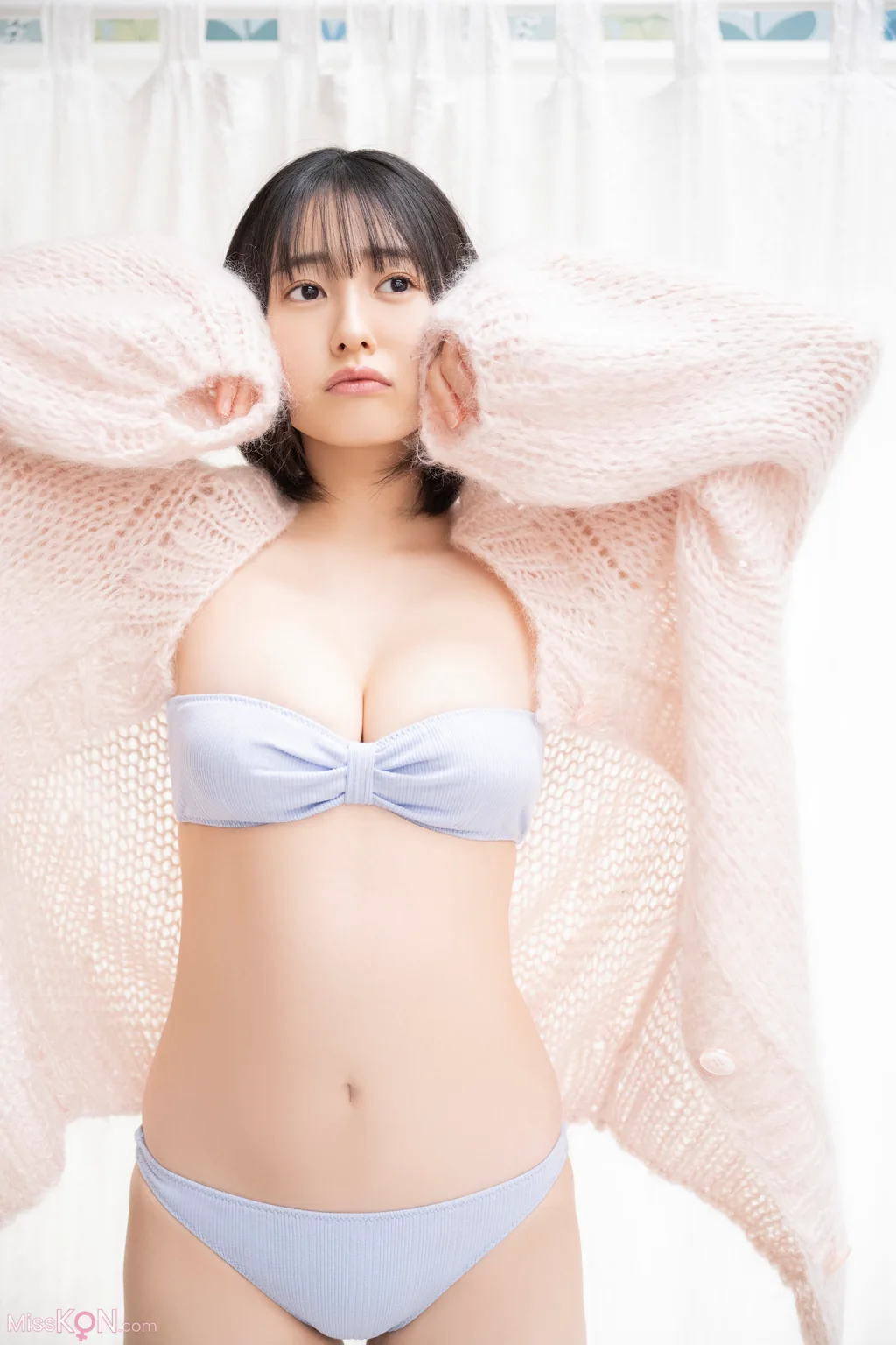 [JP] Miu Shirahama (白濱美兎): 漫画アクションデジタル写真集 「Pure White」 (49 photos) – Page 2