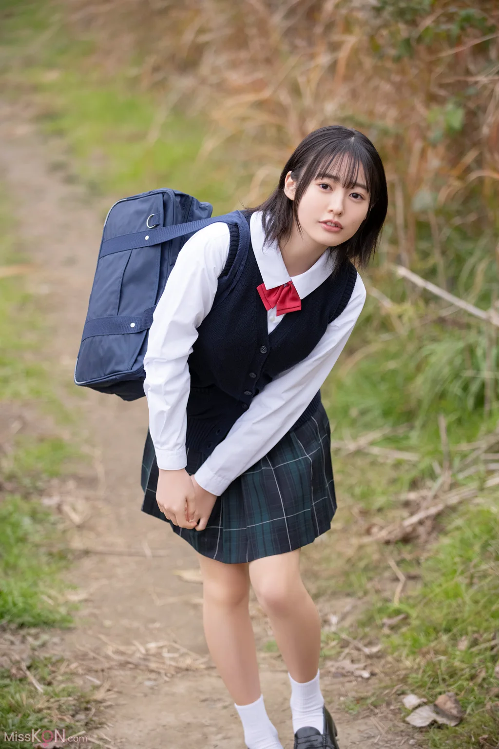 [JP] Miu Shirahama (白濱美兎): 漫画アクションデジタル写真集 「Pure White」 (49 photos) – Page 3