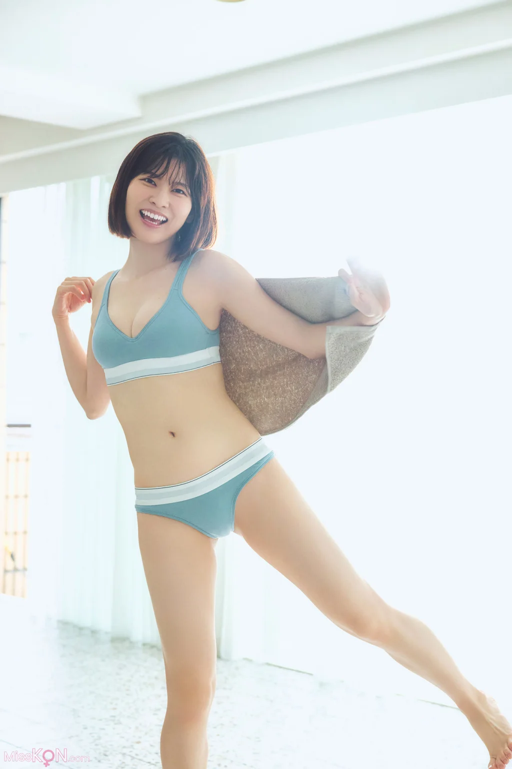 [JP] Saori Araki (荒木佐保里): 【増量版　全５０Ｐ】ヤンマガアザーっす！＜ＹＭ２０２４年３３号未公開カット＞　ヤンマガデジタル写真集 (54 photos)