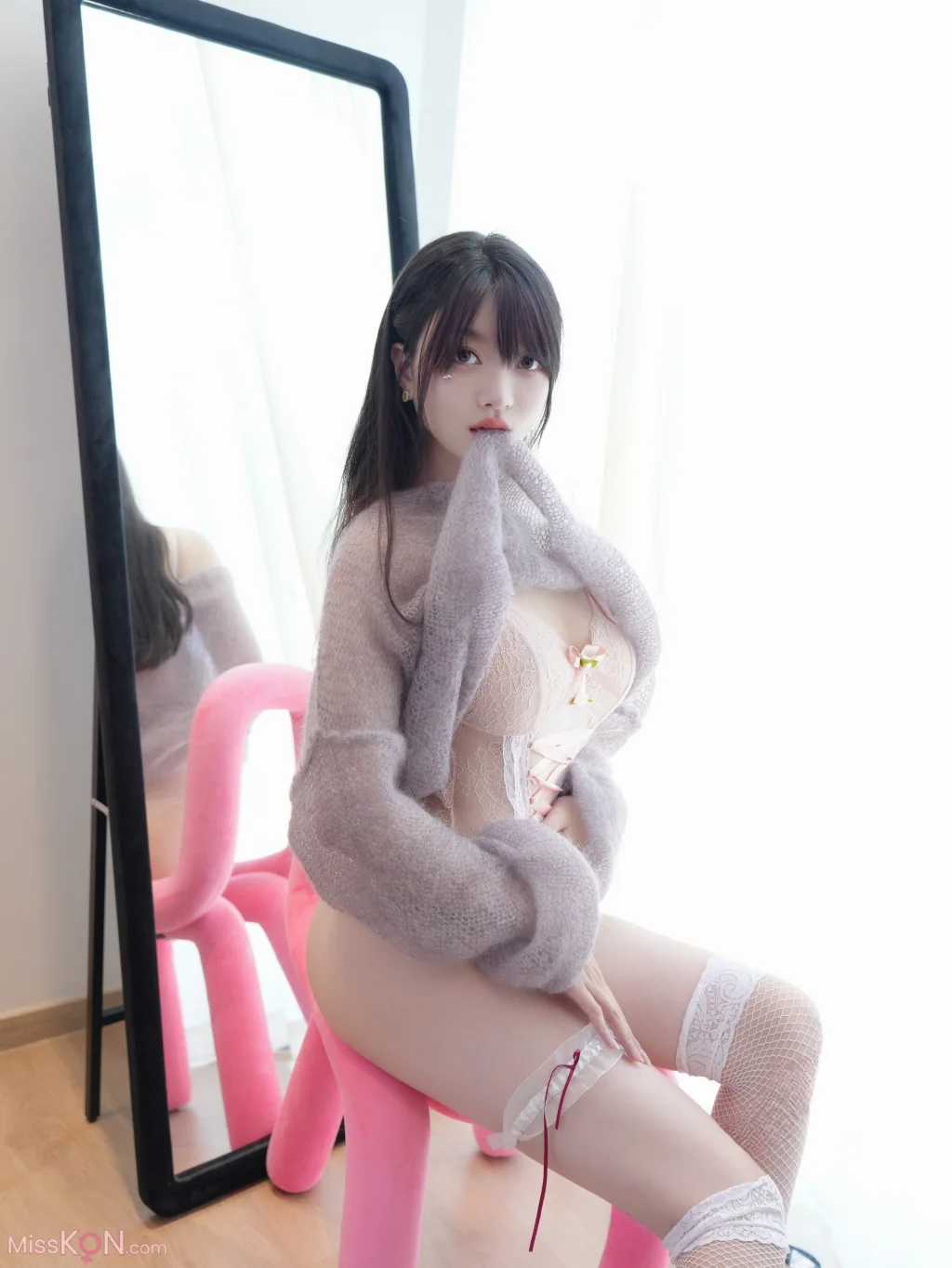 [XR Uncensored] 白露lulu: R18 秀人网模特 灰色毛衣 (72 photos)