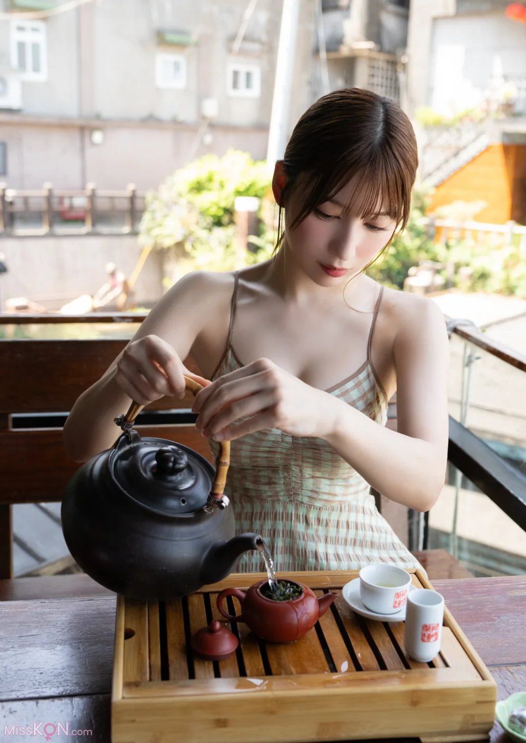 [JP] Risa Yukihira (雪平莉左):【デジタル限定 YJ PHOTO BOOK】写真集「さわがしくても、きっと振り返る」 (56 photos) – Page 2