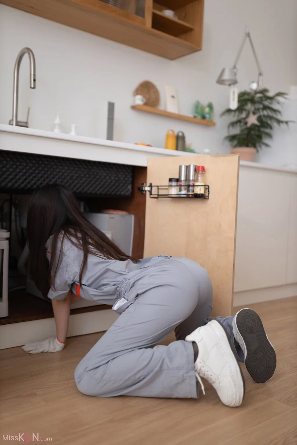[XR Uncensored] 杏子Yada: R18 秀人网模特 物业小姐 (116 photos)