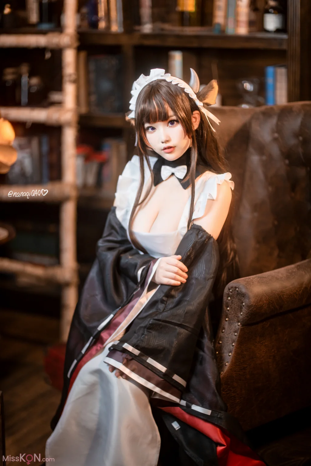 Coser@七七娜娜子: 牛牛女仆 (42 photos + 7 videos)