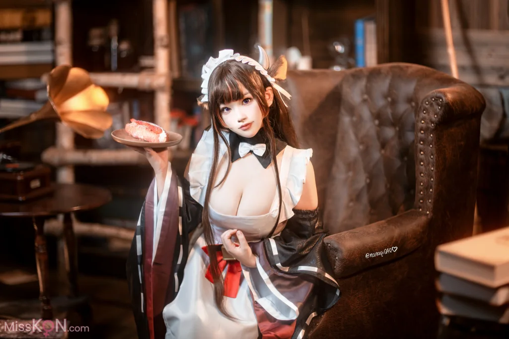 Coser@七七娜娜子: 牛牛女仆 (42 photos + 7 videos)
