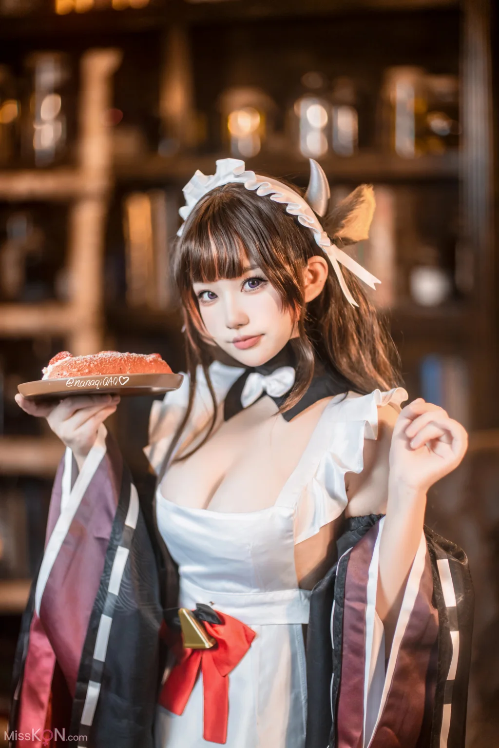 Coser@七七娜娜子: 牛牛女仆 (42 photos + 7 videos)