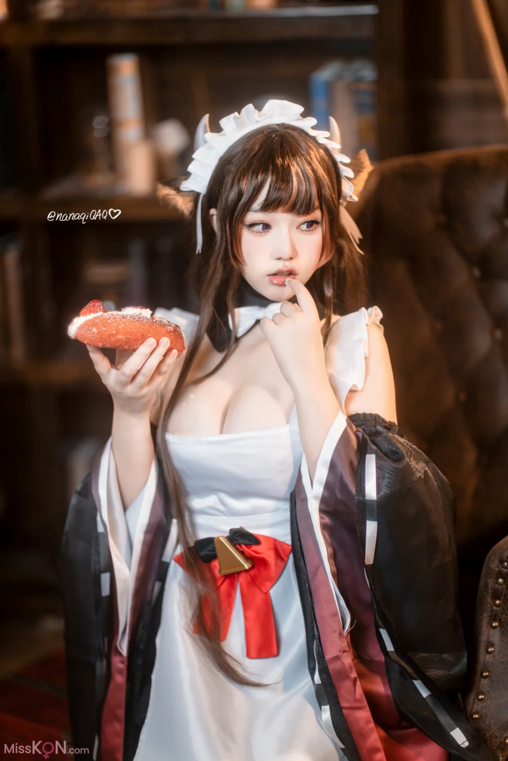 Coser@七七娜娜子: 牛牛女仆 (42 photos + 7 videos)