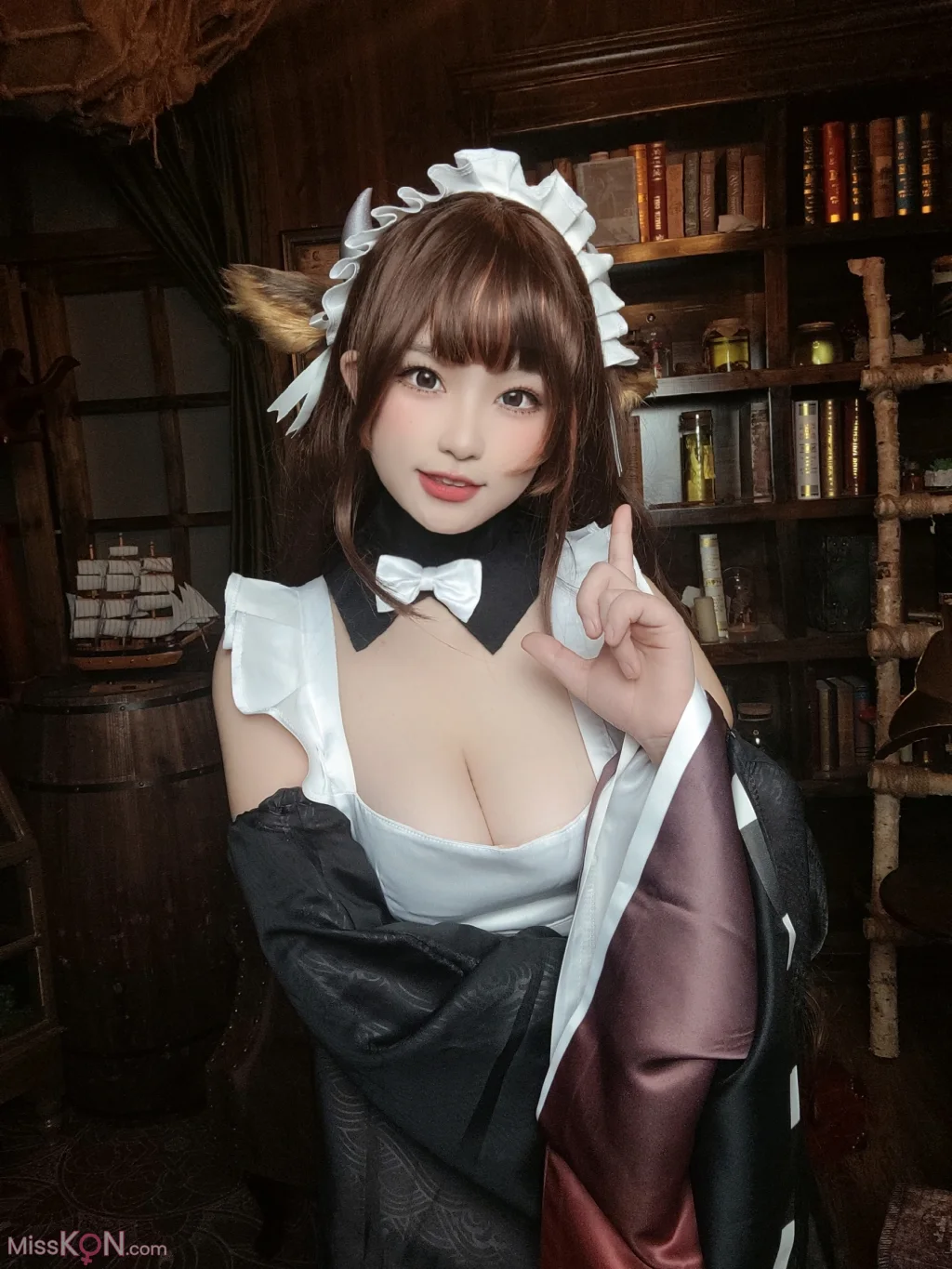 Coser@七七娜娜子: 樫野牛牛女仆 (41 photos + 7 videos)