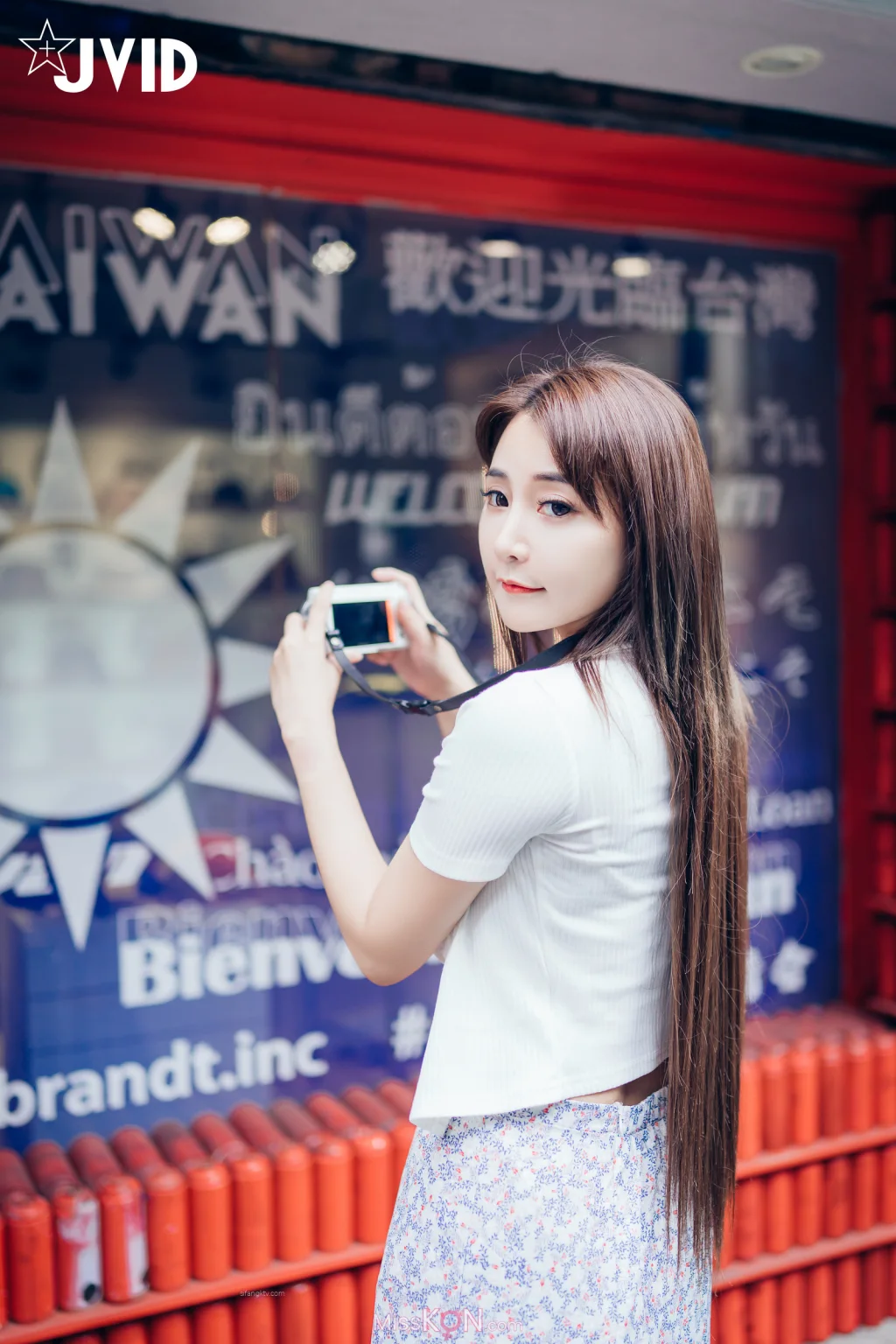 [JVID] Lele 樂樂: 讓人可以能男女交換身體的相機📷特寫爆量精液的乳射❤️ (132 photos) – Page 2