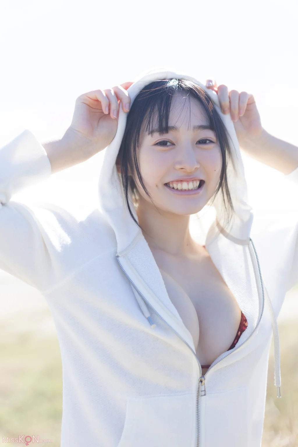 [JP] Miu Shirahama (白濱美兎): FRIDAYデジタル写真集 ぎゅってして ｖｏｌ．１ (63 photos) – Page 2