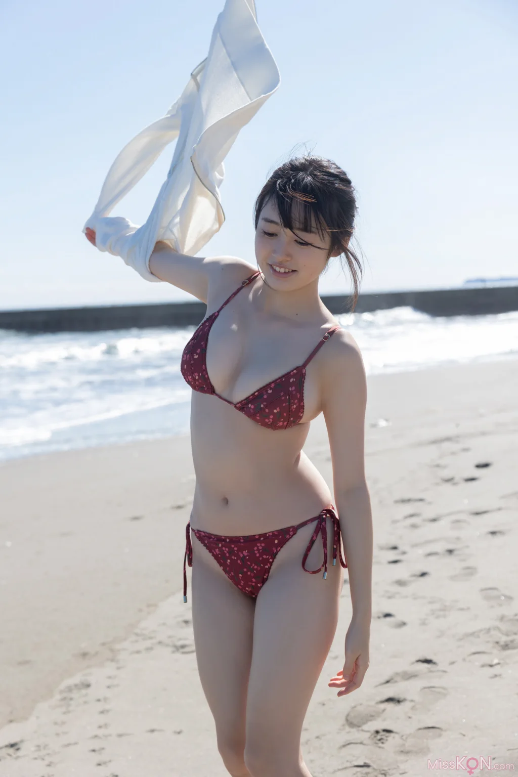 [JP] Miu Shirahama (白濱美兎): FRIDAYデジタル写真集 ぎゅってして ｖｏｌ．２ ちょっとオトナな１００ページ豪華版 (101 photos)