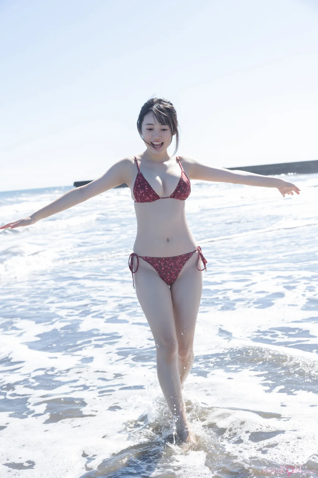 [JP] Miu Shirahama (白濱美兎): FRIDAYデジタル写真集 ぎゅってして ｖｏｌ．２ ちょっとオトナな１００ページ豪華版 (101 photos)