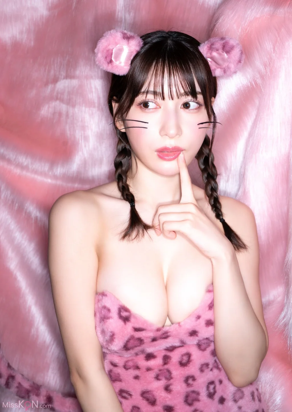 [JP] Risa Yukihira (雪平莉左):【デジタル限定 YJ PHOTO BOOK】写真集「PINK」 (49 photos)
