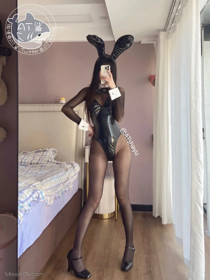 Coser@AT鲨: 连体黑丝兔女郎 (161 photos + 10 videos)