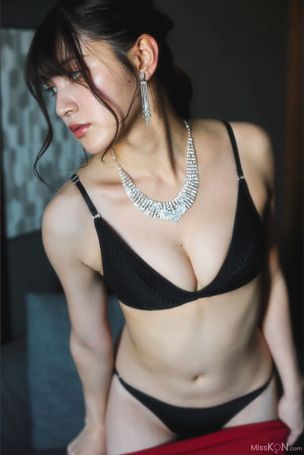 [JP] Yui Kojina (神志那結衣): 「赤いドレスを脱いだら……」SPA！デジタル写真集 (51 photos)