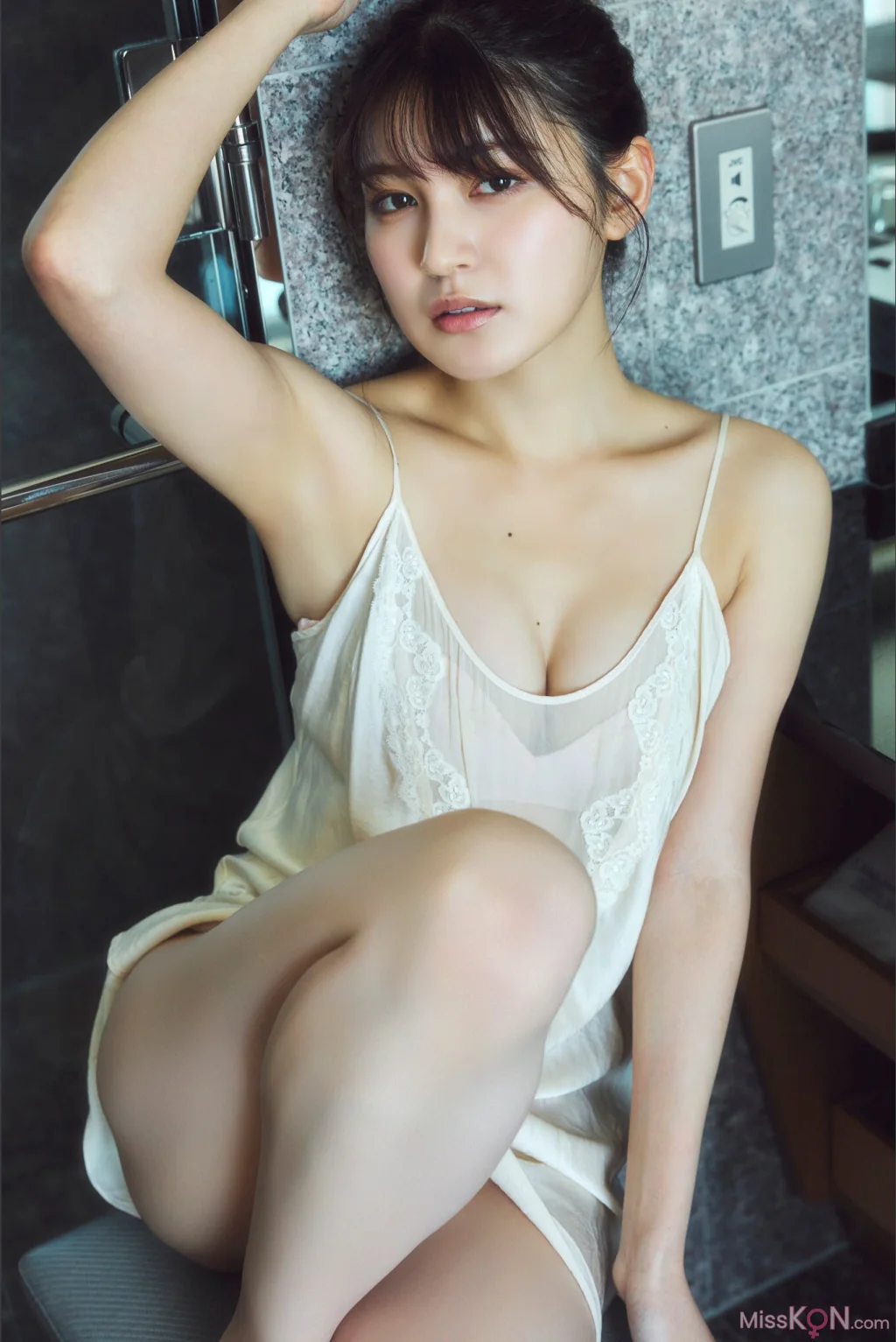 [JP] Yui Kojina (神志那結衣): 「赤いドレスを脱いだら……」SPA！デジタル写真集 (51 photos) – Page 3