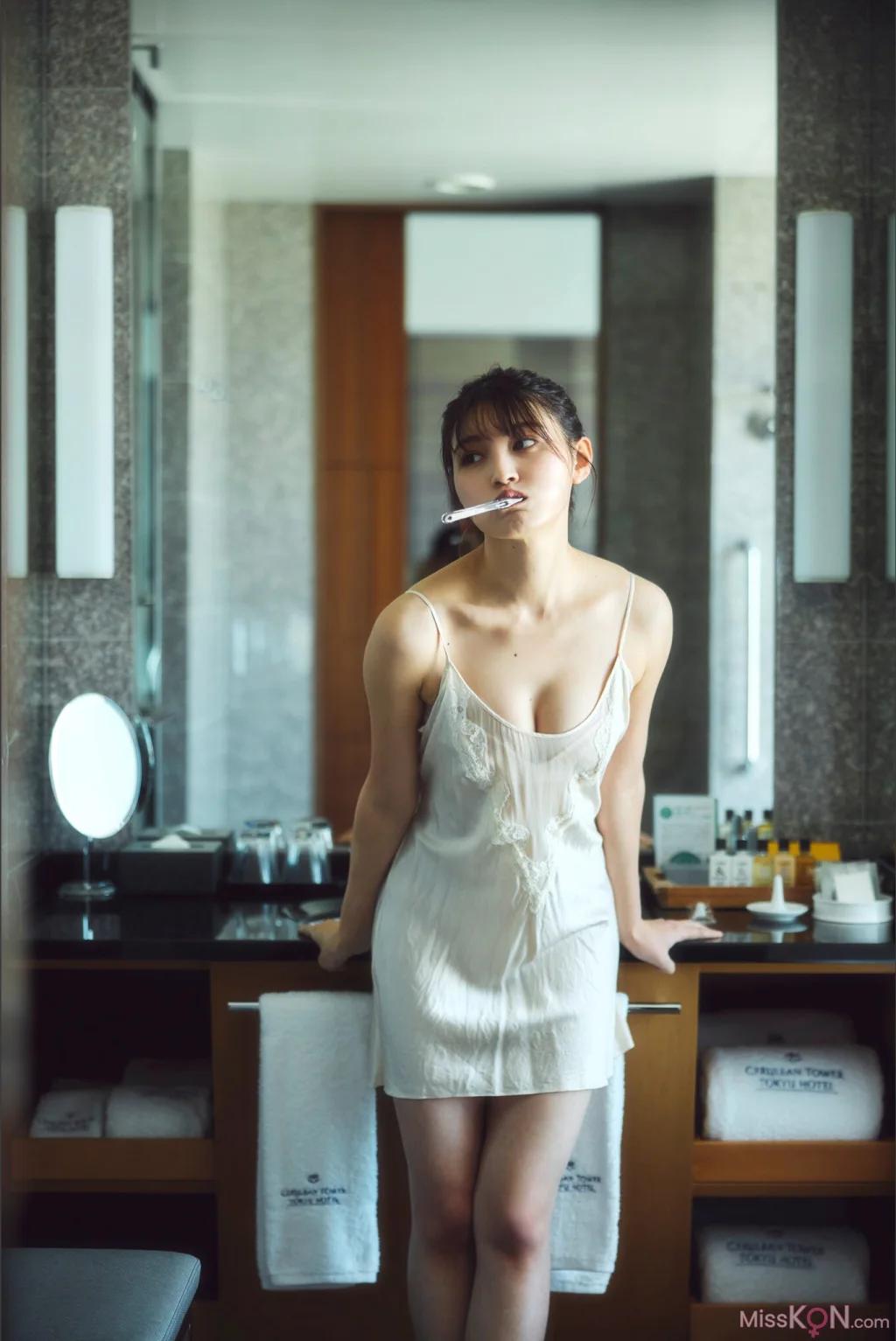 [JP] Yui Kojina (神志那結衣): 「赤いドレスを脱いだら……」SPA！デジタル写真集 (51 photos) – Page 3