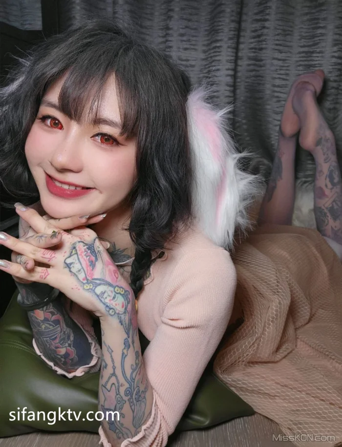 Sexychloe: 火爆X网红福利 野性十足 (63 photos + 21 videos)