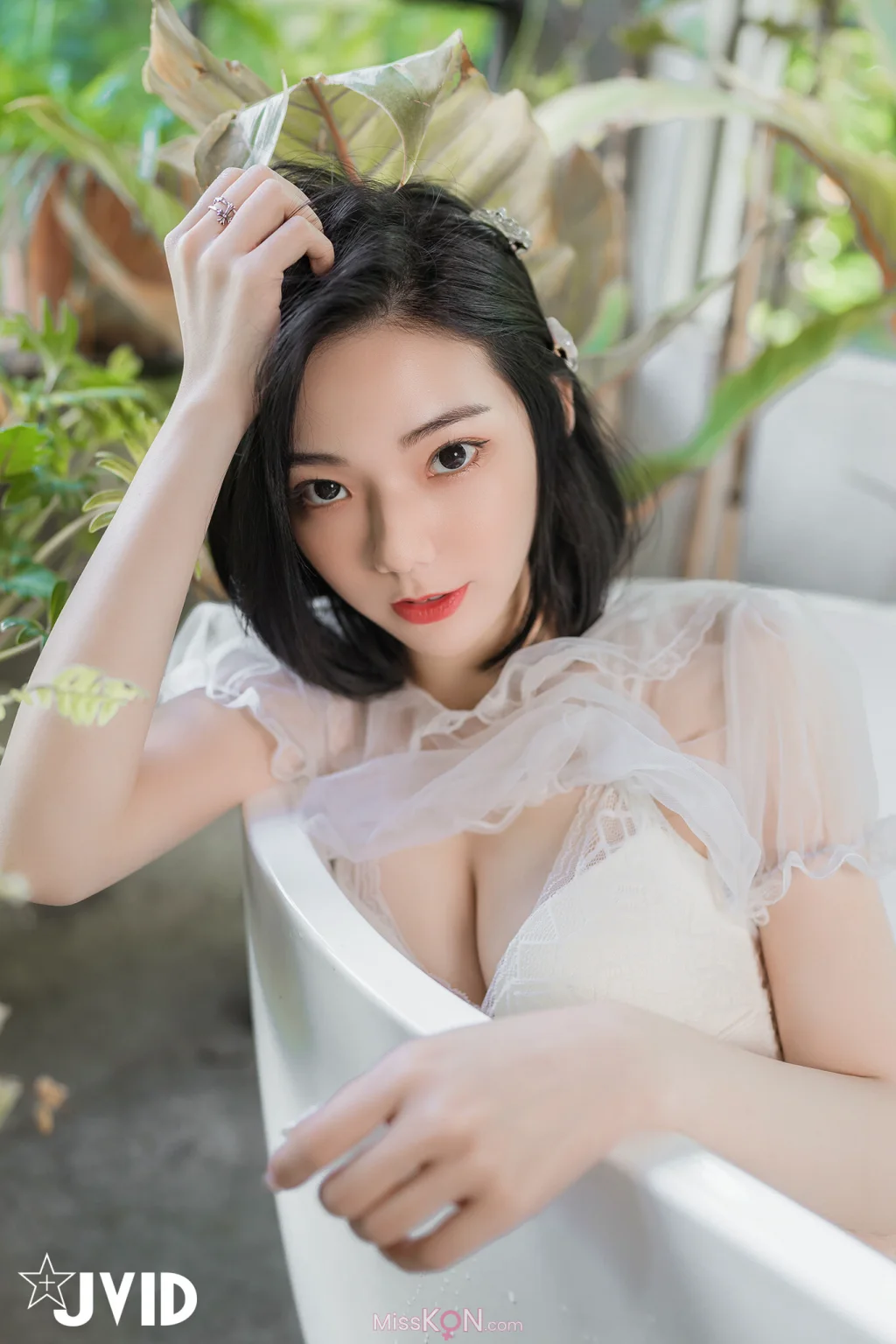 [JVID] 啾啾: 誤闖莊園窺探心儀女神～啾啾 🛀 ～入浴反被誘惑勾引 (116 photos) – Page 2